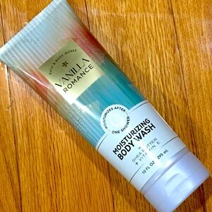 NWT B&BW Vanilla Romance Moisturizing Body Wash With Shea Butter & Vitamin E